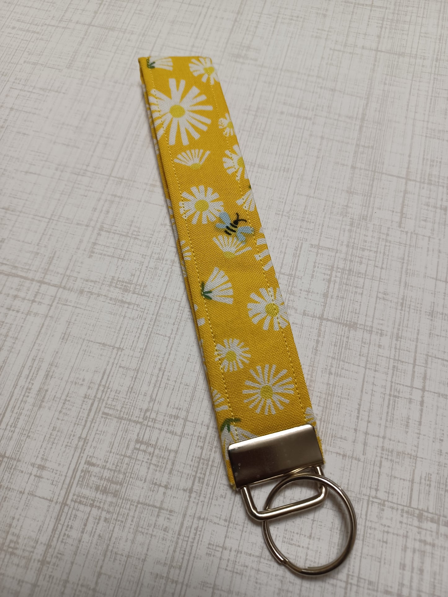 Daisy Flower Wristlet